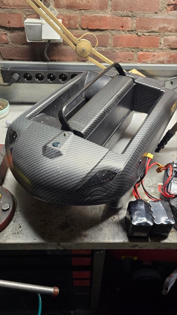 Te koop Voerboot Carplounge Rt4 v3, Ophalen, Zo goed als nieuw, Overige typen