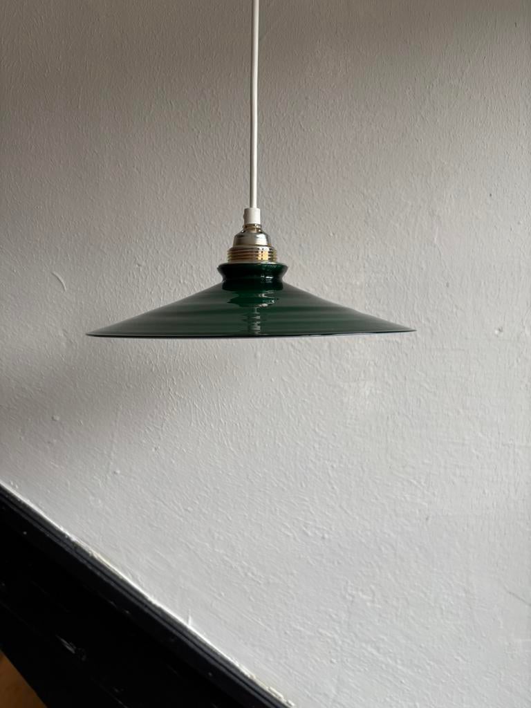 Vintage groene melkglas Franse driehoek keukenkap hanglamp, Ophalen of Verzenden, Zo goed als nieuw, Glas, Minder dan 50 cm