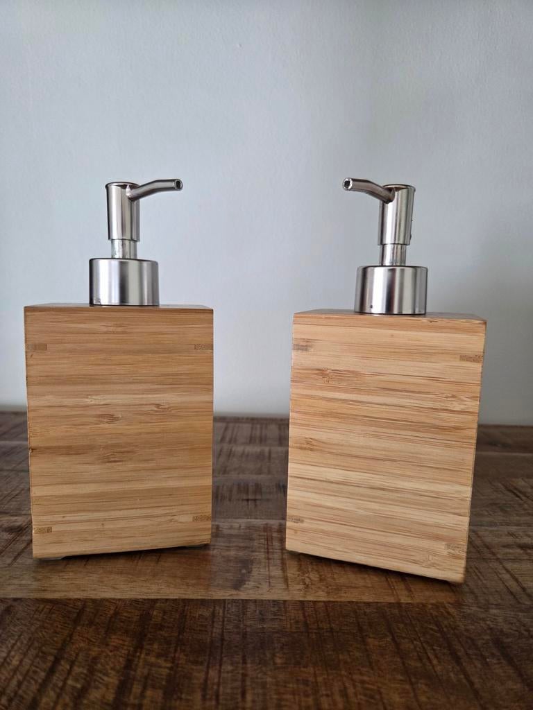 Set van 2 bamboe zeepdispensers Ikea Dragan Zeeppompje, Ophalen of Verzenden, Zo goed als nieuw, Bruin, Overige typen
