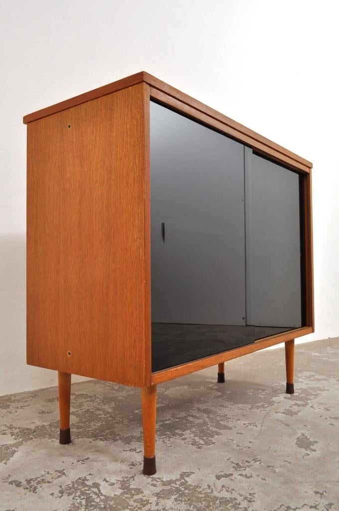 Vintage kast UP Závody rookglas tv-meubel kastje jaren 60, Ophalen of Verzenden, Gebruikt