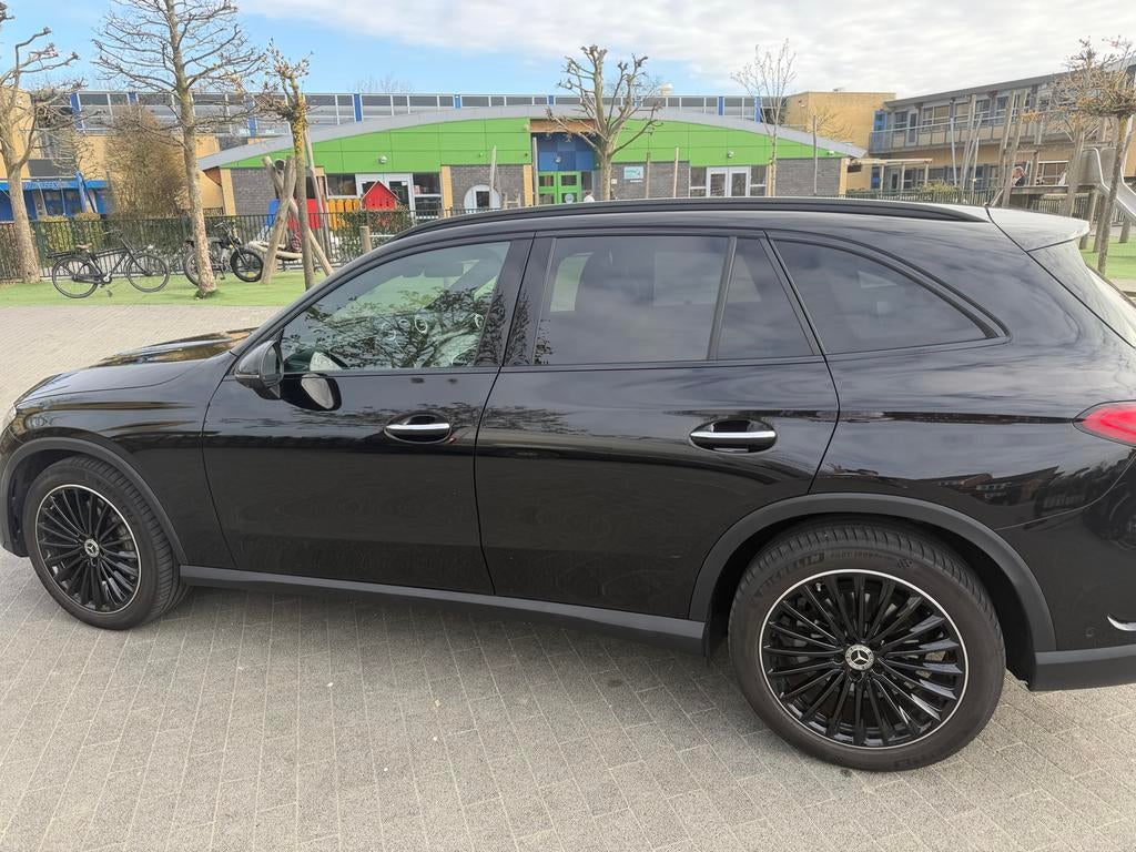 Mercedes-Benz GLC 300 258pk 4MATIC 9G-TRONIC 2024 Zwart, Auto's, Mercedes-Benz, 4 cilinders, 258 pk, Zwart, GLC