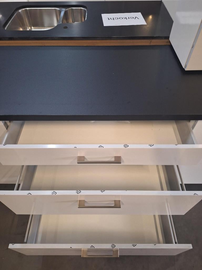 Keuken Compleet met APP 120Keukens op voorraad Nr 2908, Nieuw, Enkelwandige keuken, Ophalen of Verzenden, Met kookeiland
