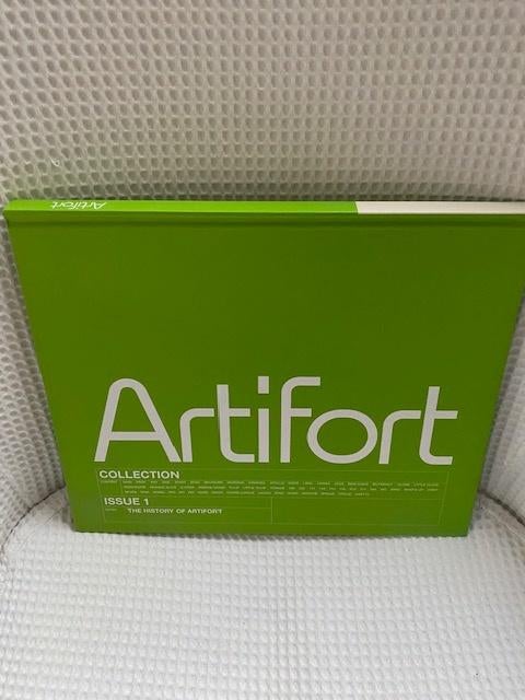 boek Artifort, collection issue 1, boek 136., Boeken, Ophalen of Verzenden, Zo goed als nieuw, Overige onderwerpen