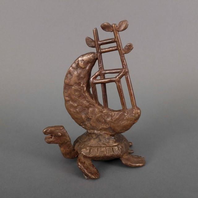 Brons,  Evert den Hartog "Schildpad met maan en stoel"., Antiek en Kunst, Ophalen of Verzenden