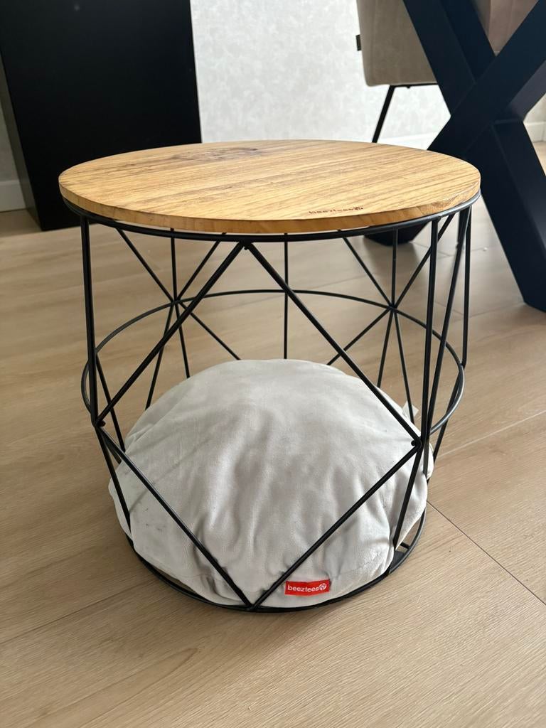 Bijzettafel met mandje voor huisdier (beeztees), Ophalen, Zo goed als nieuw, Riet