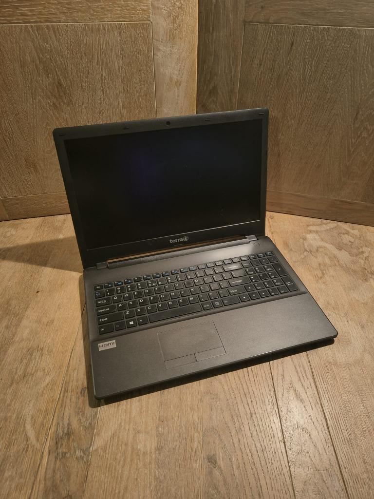 Occasion-Terra Mobile 1513A – 15.6″ | SSD | Windows 10 |, Computers en Software, Windows Laptops, Ophalen, Minder dan 2 Ghz, Refurbished