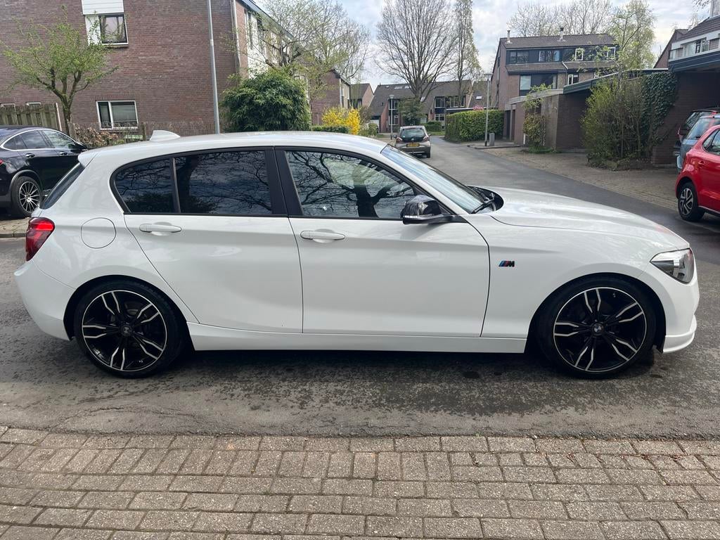 BMW 1-Serie 116i 200PK 5D 2014 met nieuwe apk, 1-Serie, Achterwielaandrijving, 4 cilinders, Leder en Stof
