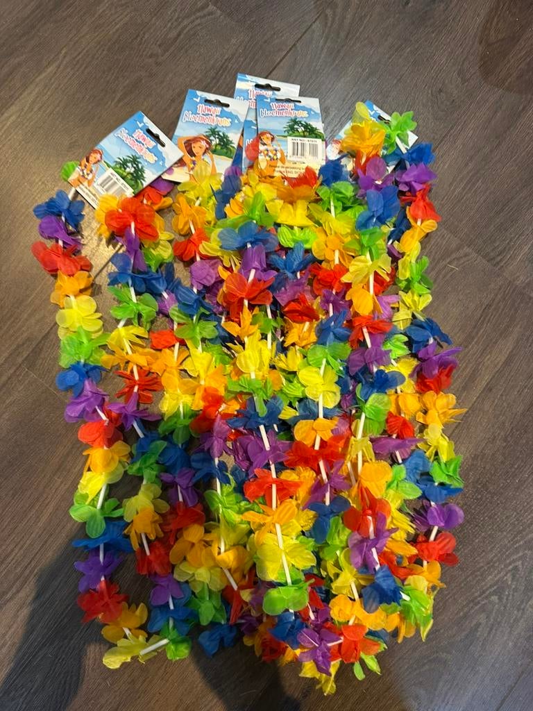 NIEUW Set van negen vrolijke Hawaii bloemenkransen, Ophalen of Verzenden, Nieuw, Carnaval, Accessoires