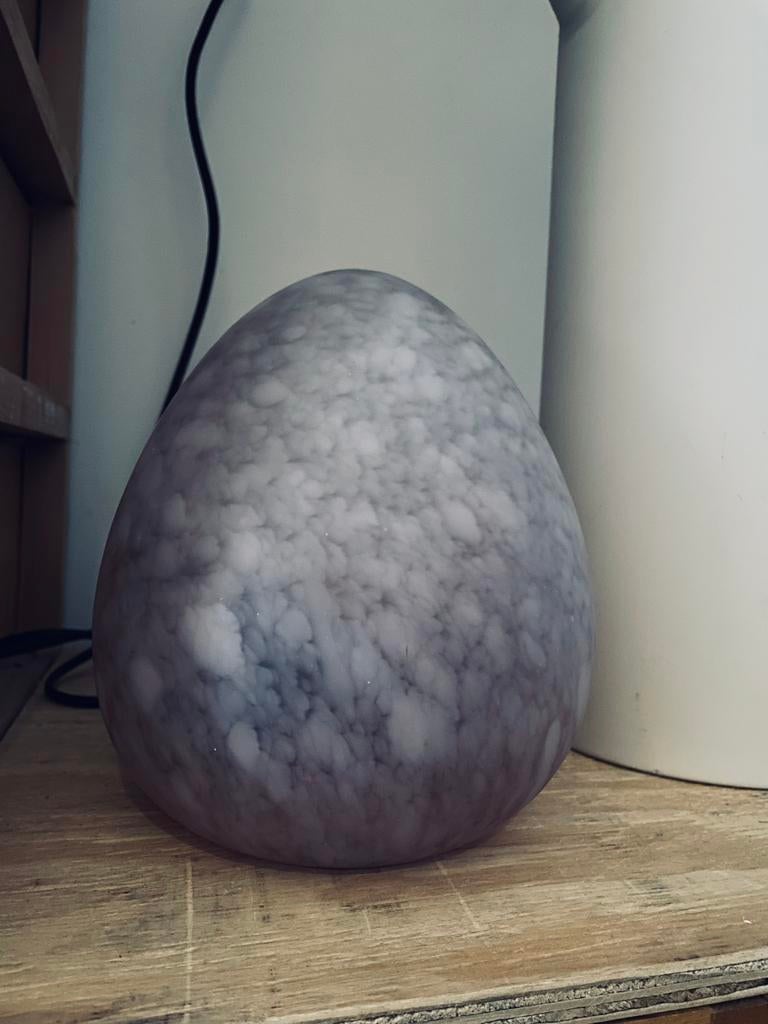 W.L.P. Paarse EGG Lamp 1980’s, Huis en Inrichting, Lampen | Tafellampen, Ophalen of Verzenden, Zo goed als nieuw, Glas, Minder dan 50 cm