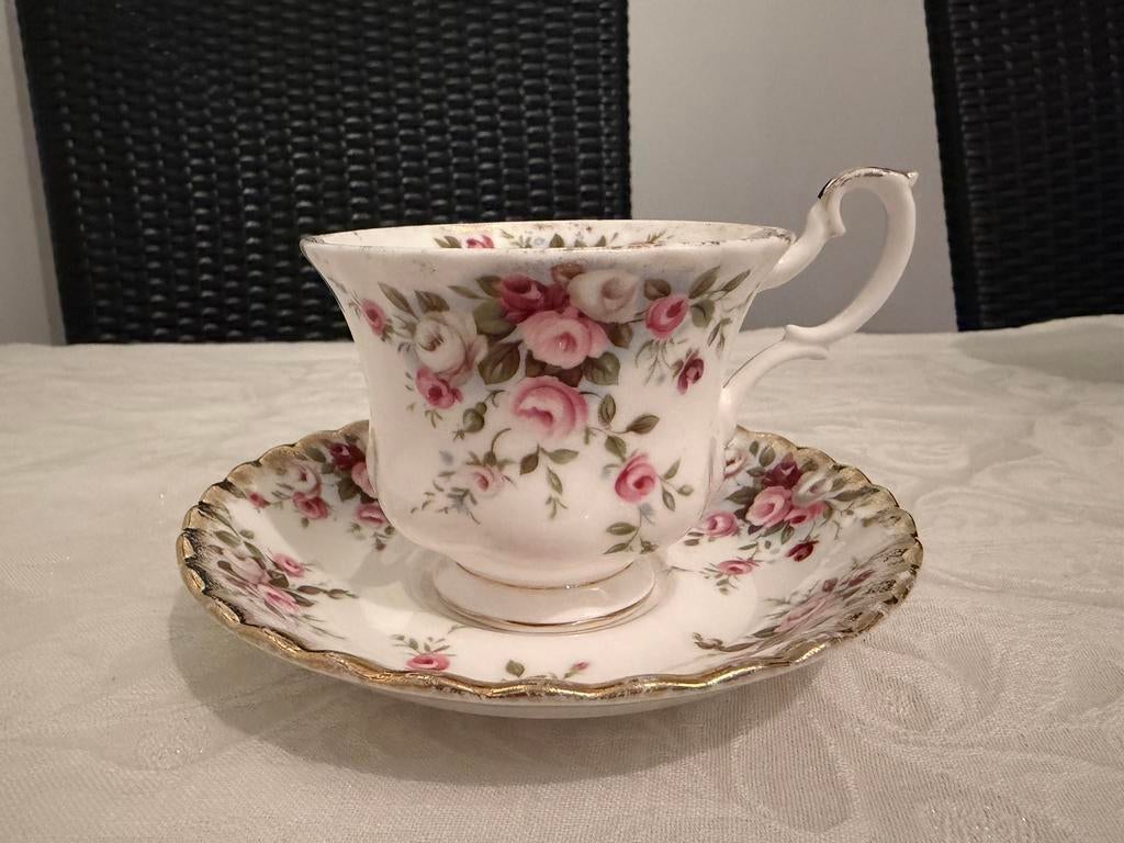 Royal Albert kop en schotel met afbeelding cottage garden, Ophalen, Gebruikt, Porselein, Kop en/of schotel