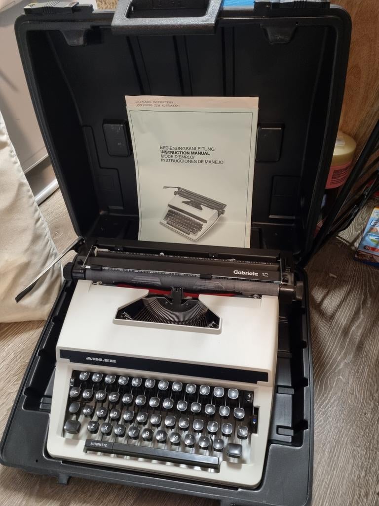 Adler gabriele 12 typemachine, Ophalen