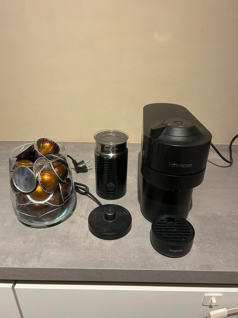 Nespresso VERTUO POP & AEROCCINO met melkopschuimer en cups, Ophalen of Verzenden, Zo goed als nieuw
