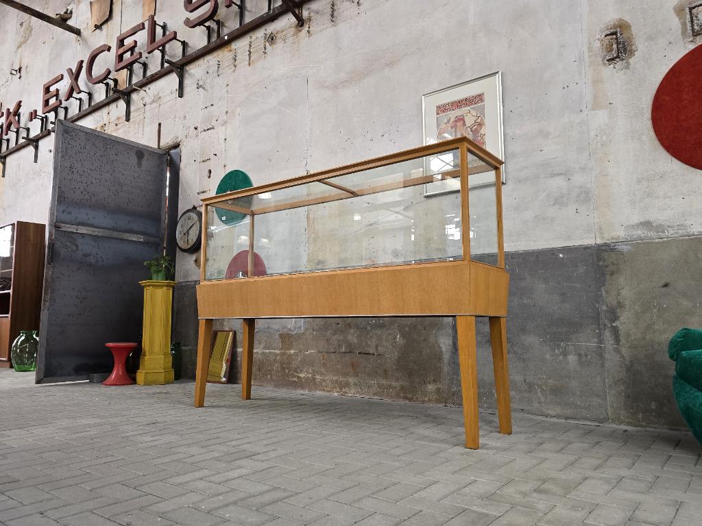 Grote Jaren 60 Museum Vitrine Kast Vintage Vitrinekast Zwart