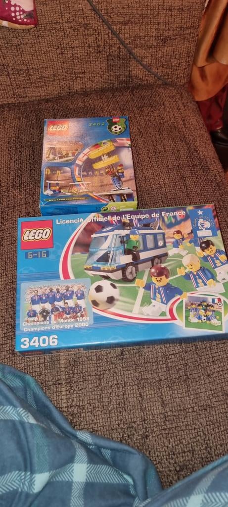 Te.koop 2 dozen Lego Voetbalbus en Voetbalverlichting., Ophalen of Verzenden, Nieuw, Complete set, Lego