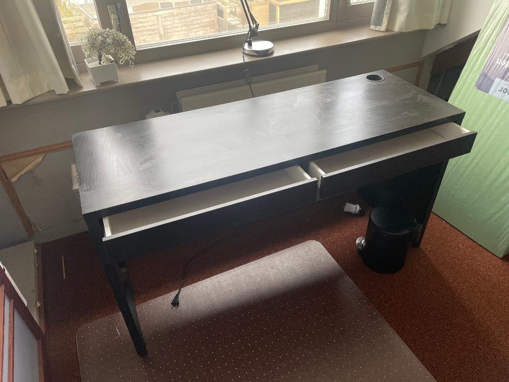 IKEA MICKE bureau zwartbruin – 142 cm – met 2 lades, Ophalen of Verzenden, Gebruikt