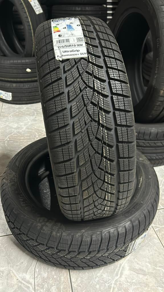 Goodyear ultra grip 225/55R19 99V performance+SUV, 18 inch, Band(en), 225 mm, Winterbanden