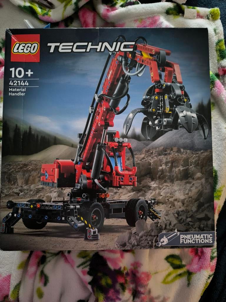 LEGO Technic 42144 Material Handler - Nieuwstaat!, Ophalen of Verzenden, Nieuw, Complete set, Lego