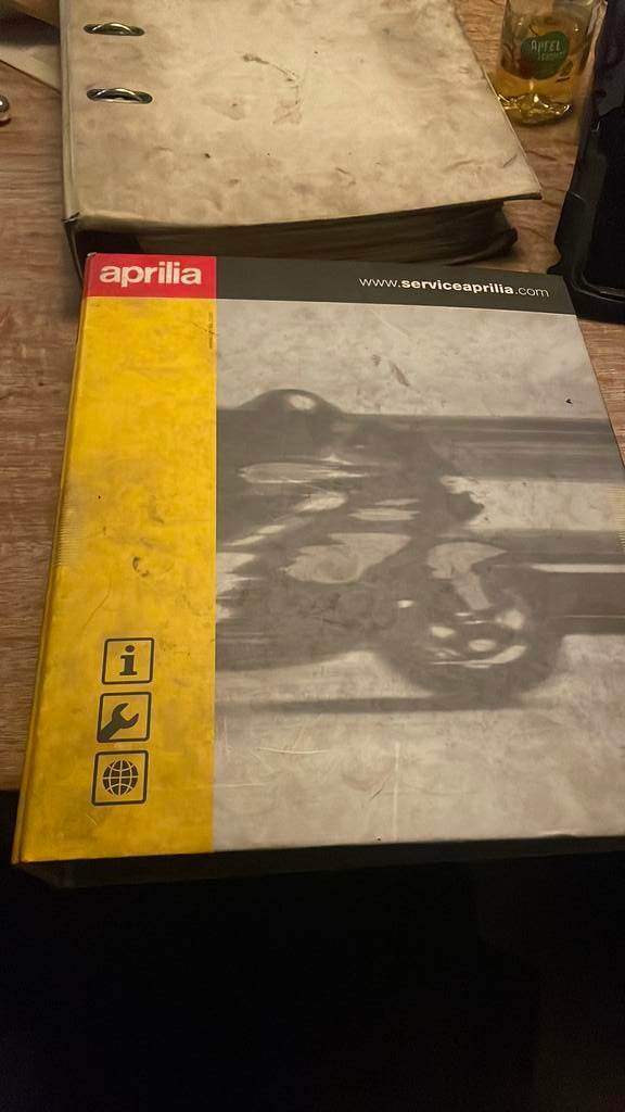 Orgineel aprilia wekrplaats boek, Ophalen of Verzenden, Aprilia