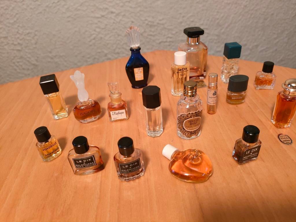 Klassieke miniatuur parfumflesjes, Verzamelen, Parfumverzamelingen, Ophalen of Verzenden, Zo goed als nieuw, Miniatuur