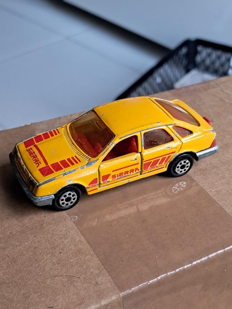 Majorette Ford Sierra donkergeel netjes bespeeld, Ophalen of Verzenden, Gebruikt, Auto