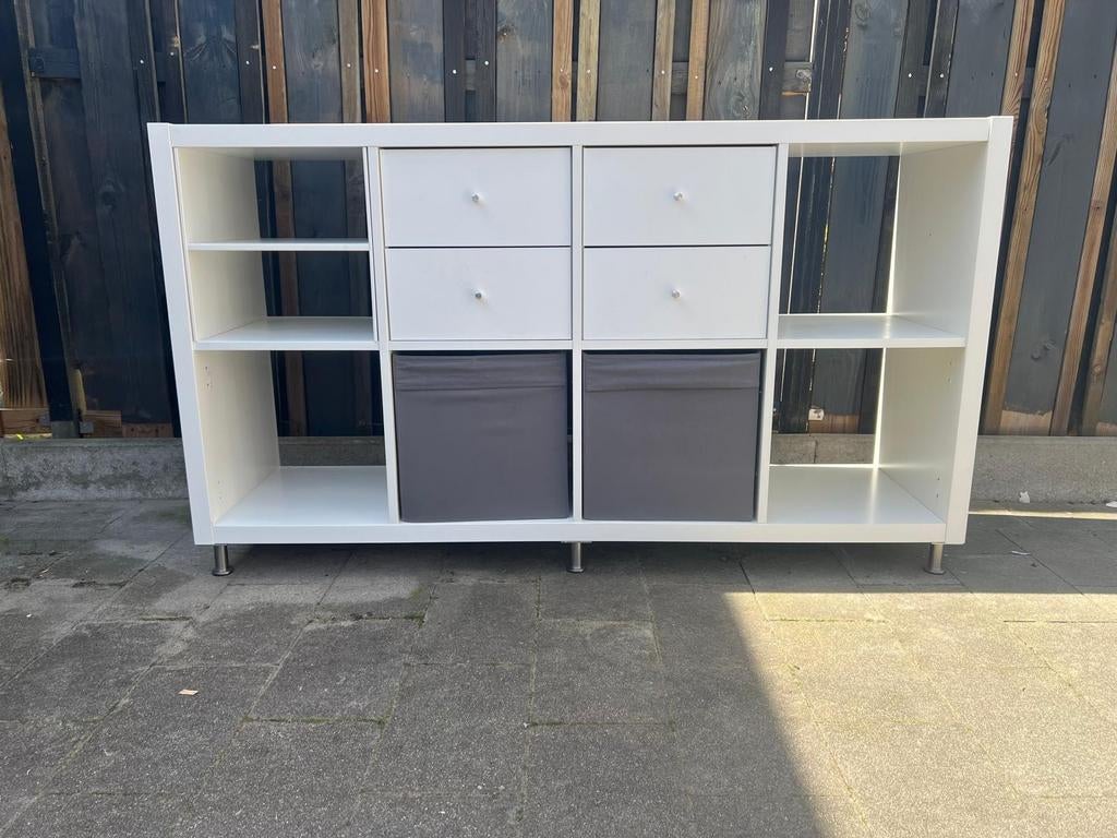 Kallax kast 8-vakken incl laden en 4 grijze bakken, Huis en Inrichting, Kasten | Boekenkasten, Ophalen, Gebruikt, 25 tot 50 cm