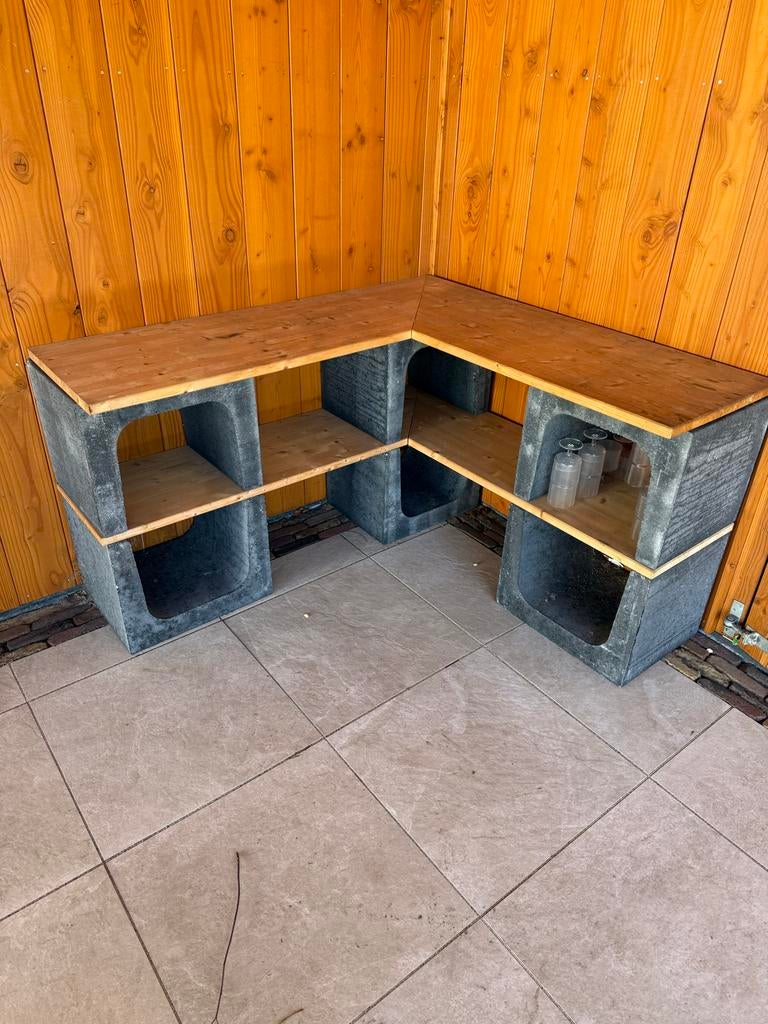 Gratis Buitenkeuken van betonblokken en houten planken, Ophalen, Gebruikt, Gas