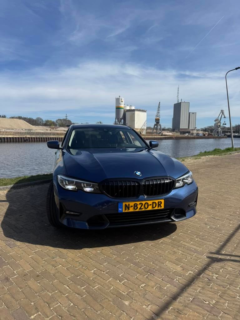 BMW 3-Serie 318i 156pk Aut 2021 Blauw BTW Auto, Auto's, BMW, Automaat, 1998 cc, Achterwielaandrijving, Blauw