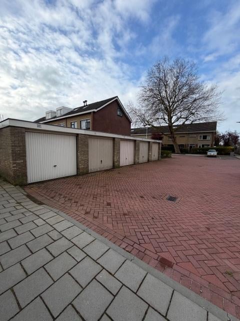 TE HUUR Grote garagebox in Berkel en Rodenrijs, Facet Vastgoed, Info@facetvastgoed.nl, 2723RM