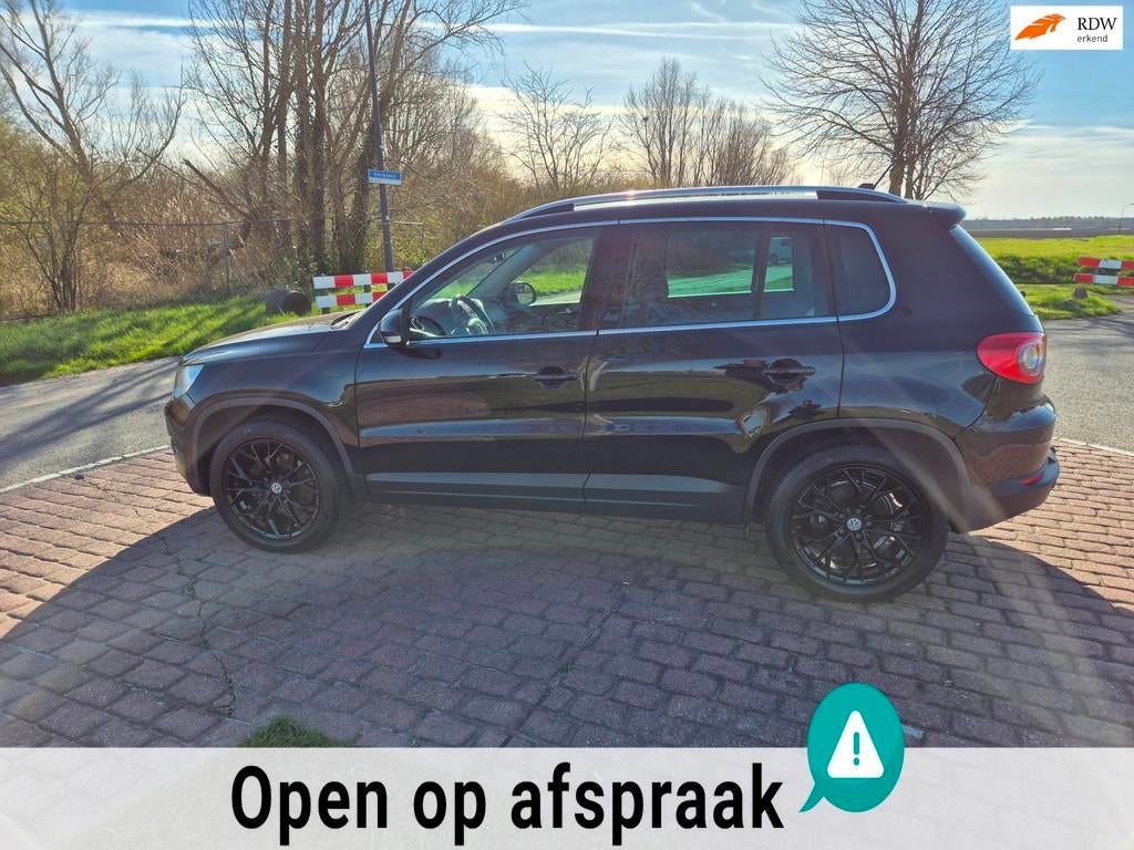Volkswagen Tiguan 1.4 TSI Sport&Style / Panorama Schuif kant, Voorwielaandrijving, Euro 5, Zwart, 4 cilinders