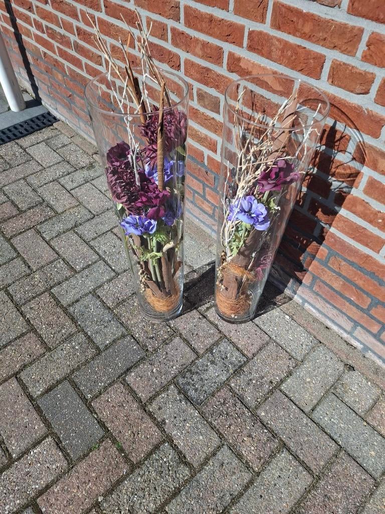 2 hoge glazen vazen van Intratuin met kunstbloemen, Ophalen, Overige kleuren, 50 tot 75 cm, Glas