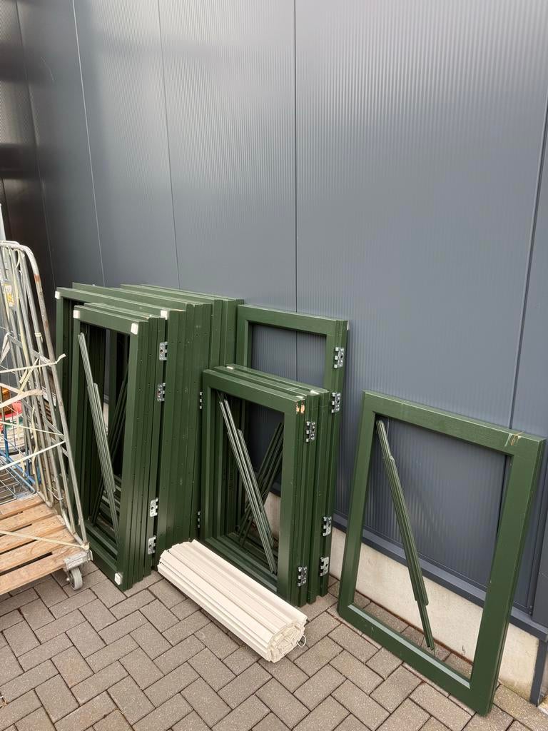 16 diverse hardhouten (mahonie) ramen incl. glaslatten, Overige typen, Nieuw, Hout, Ophalen