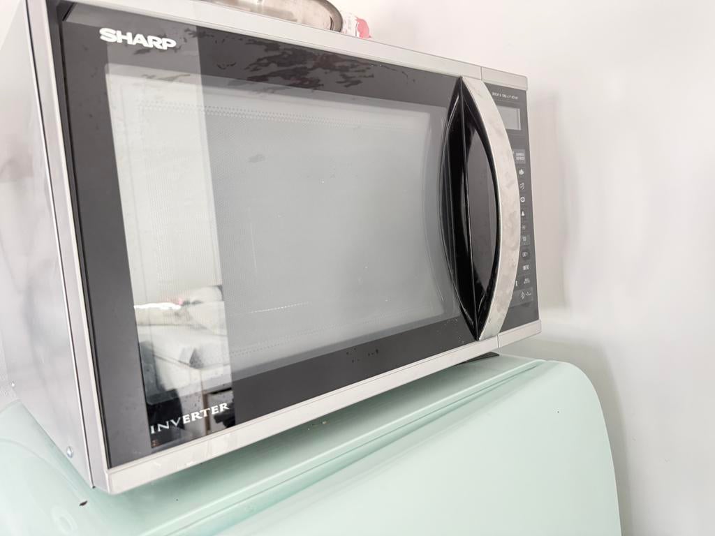 SHARP R971INW - Combimagnetron - 1050 W - Inhoud 40 l, Ophalen, Combimagnetron, Gebruikt, Hete lucht