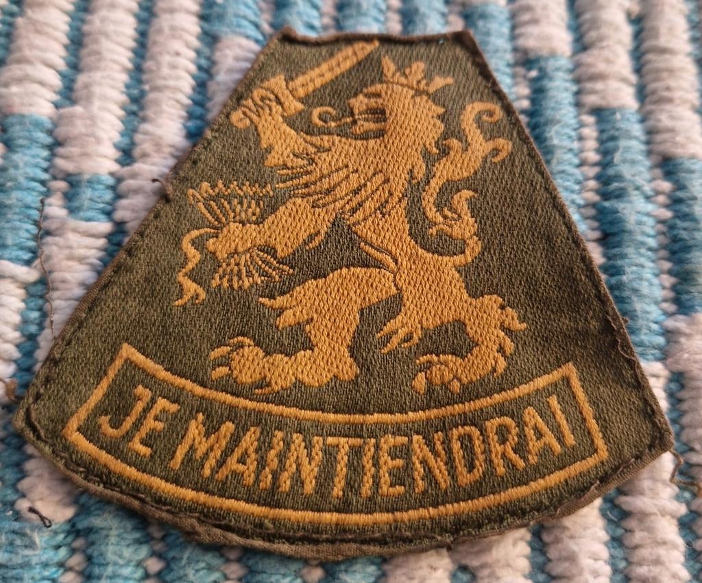 Je Maintiendrai mouwemblemen. Zie foto's., Ophalen of Verzenden, Landmacht, Nederland, Embleem of Badge