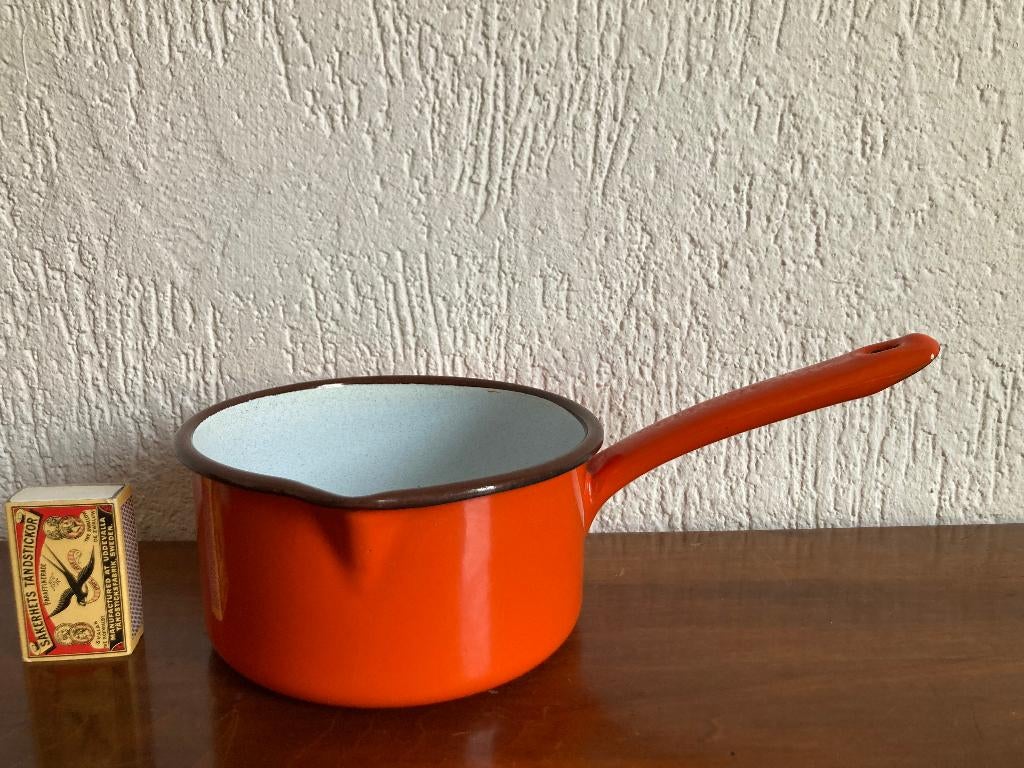 vintage seventies oranje emaille steelpannetje steelpan, Ophalen of Verzenden, Zo goed als nieuw, Overige materialen, Overige typen