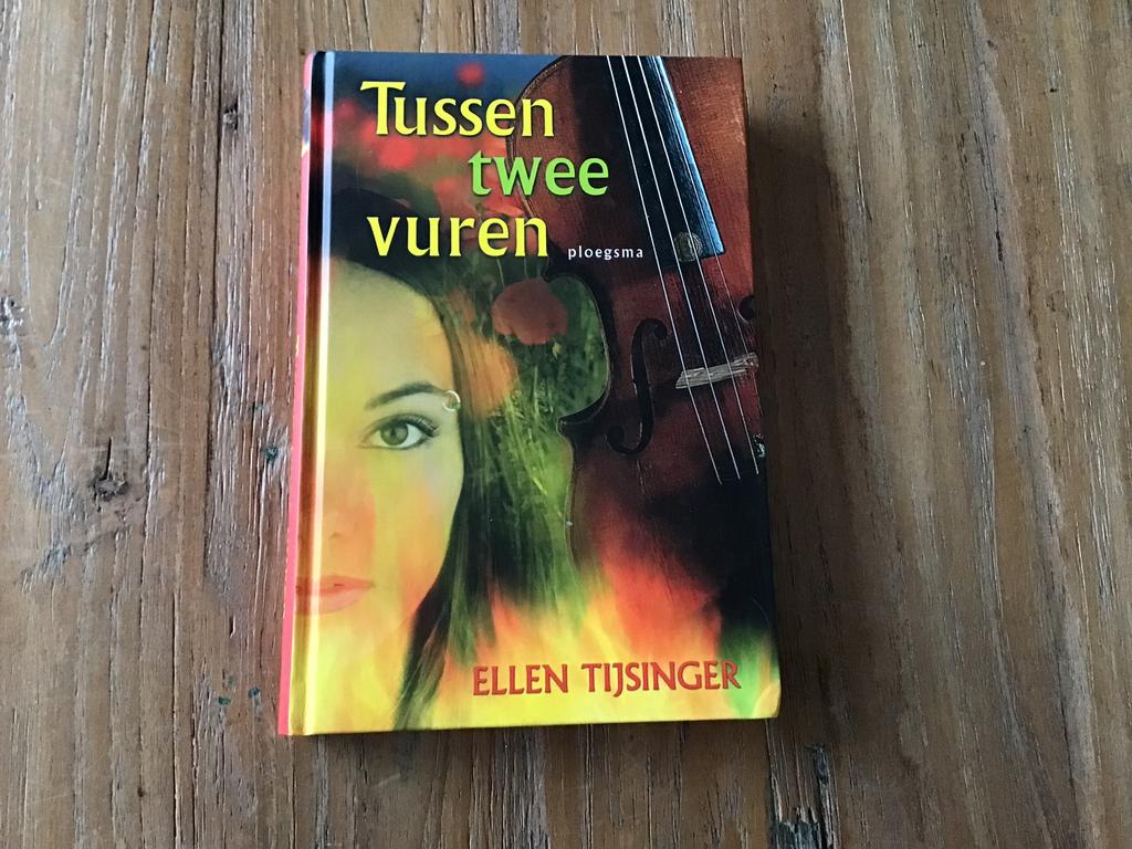 Ellen Tijsinger - Tussen twee vuren, Ophalen of Verzenden, Zo goed als nieuw, Ellen Tijsinger