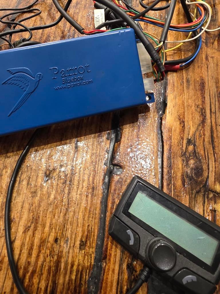 Parrot Bluebox Carkit Handsfree Set voor opel astra, Auto diversen, Carkits, Ophalen of Verzenden, Gebruikt