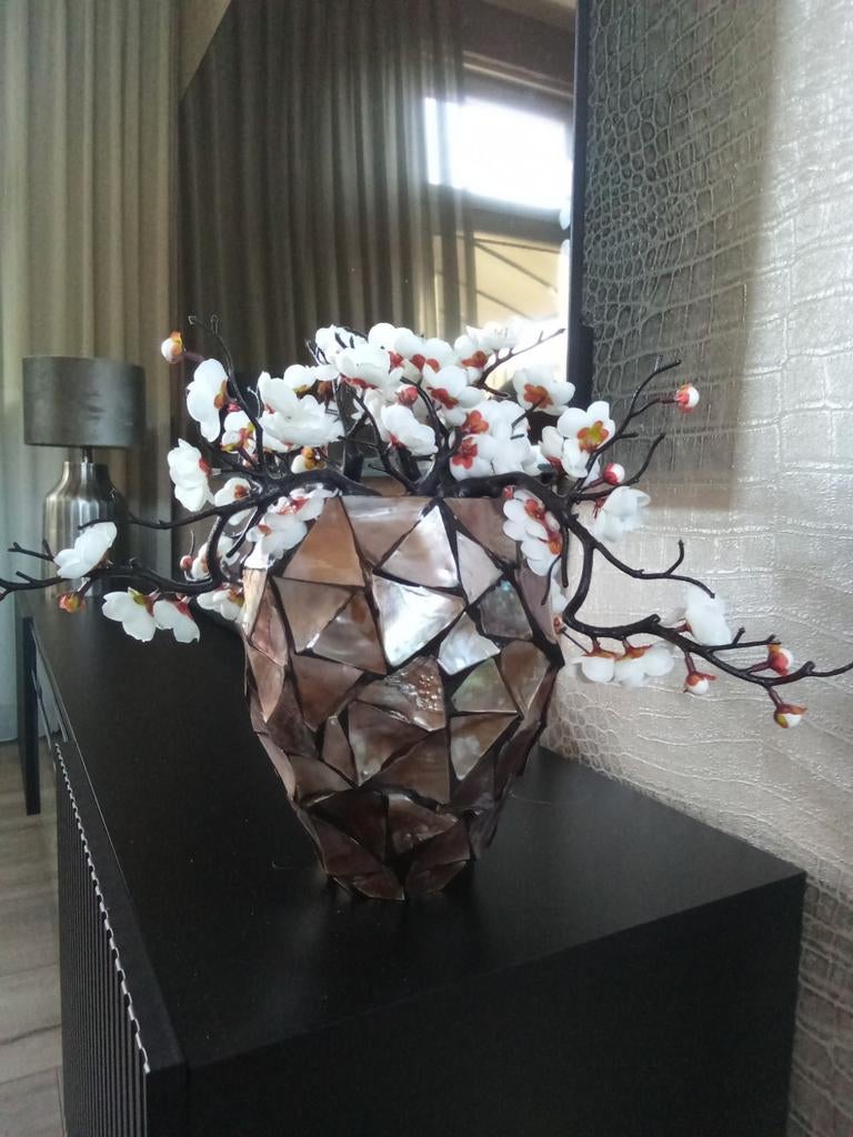 Mooie schelpen vaas met bloesem, Huis en Inrichting, Woonaccessoires | Vazen, Ophalen, Overige kleuren, Minder dan 50 cm, Glas