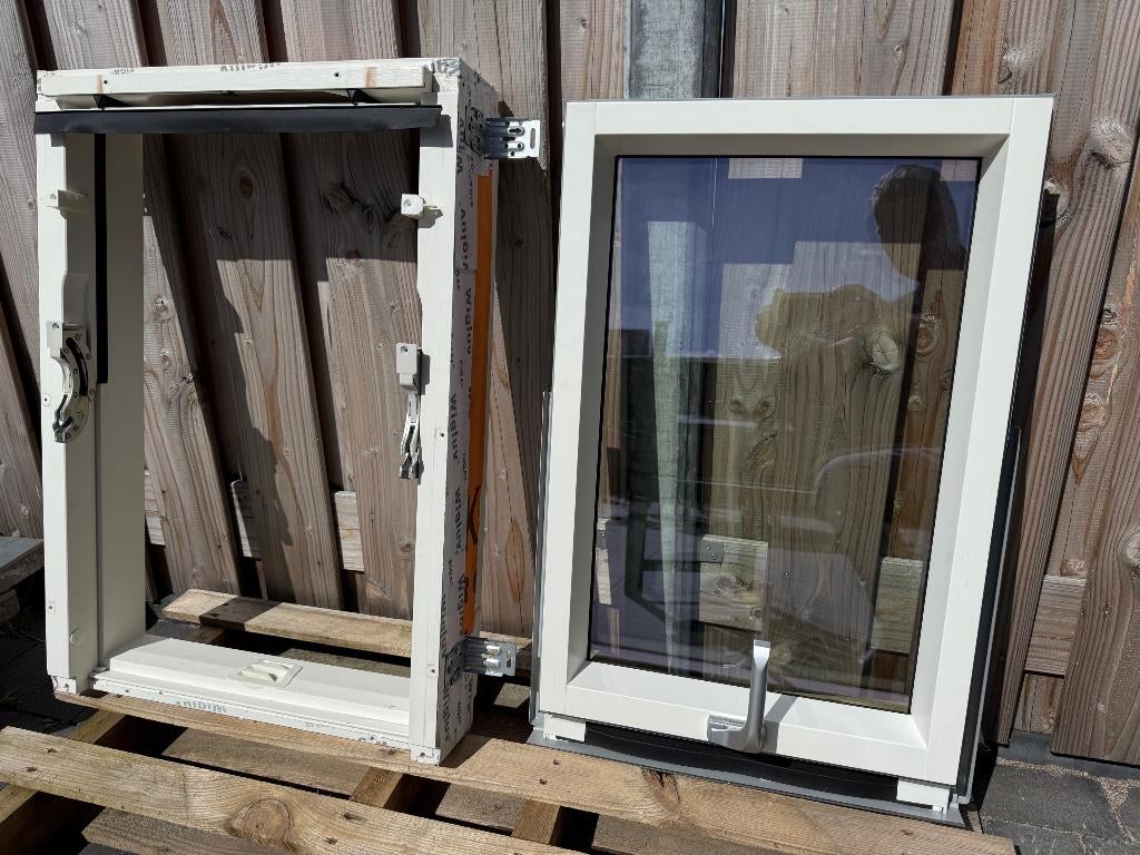 Dakraam Fakro Tuimelraam FTW-V 43 55x78cm Wit, Doe-het-zelf en Verbouw, Glas en Ramen, Zo goed als nieuw, Dakraam, Minder dan 80 cm