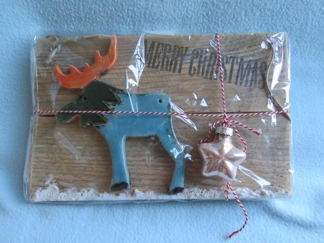 Kunstig kerstcadeau: eland keramiek op een plankje Paspartoe, Ophalen of Verzenden, Nieuw