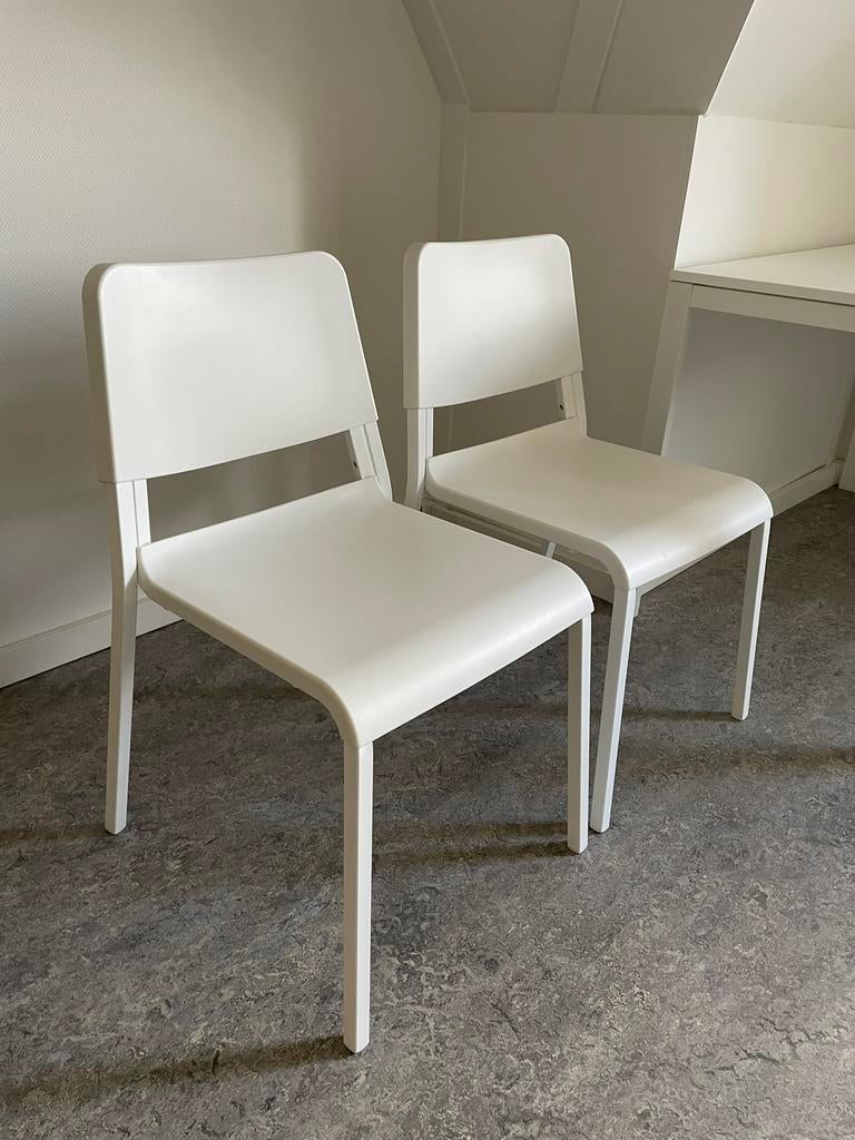 Nieuwstaat 2x IKEA Teodores stoel - stapelbaar - wit, Ophalen, Twee, Wit, Zo goed als nieuw