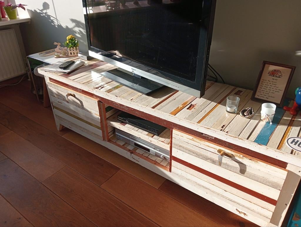 Sloophouten tv-meubel, Ophalen