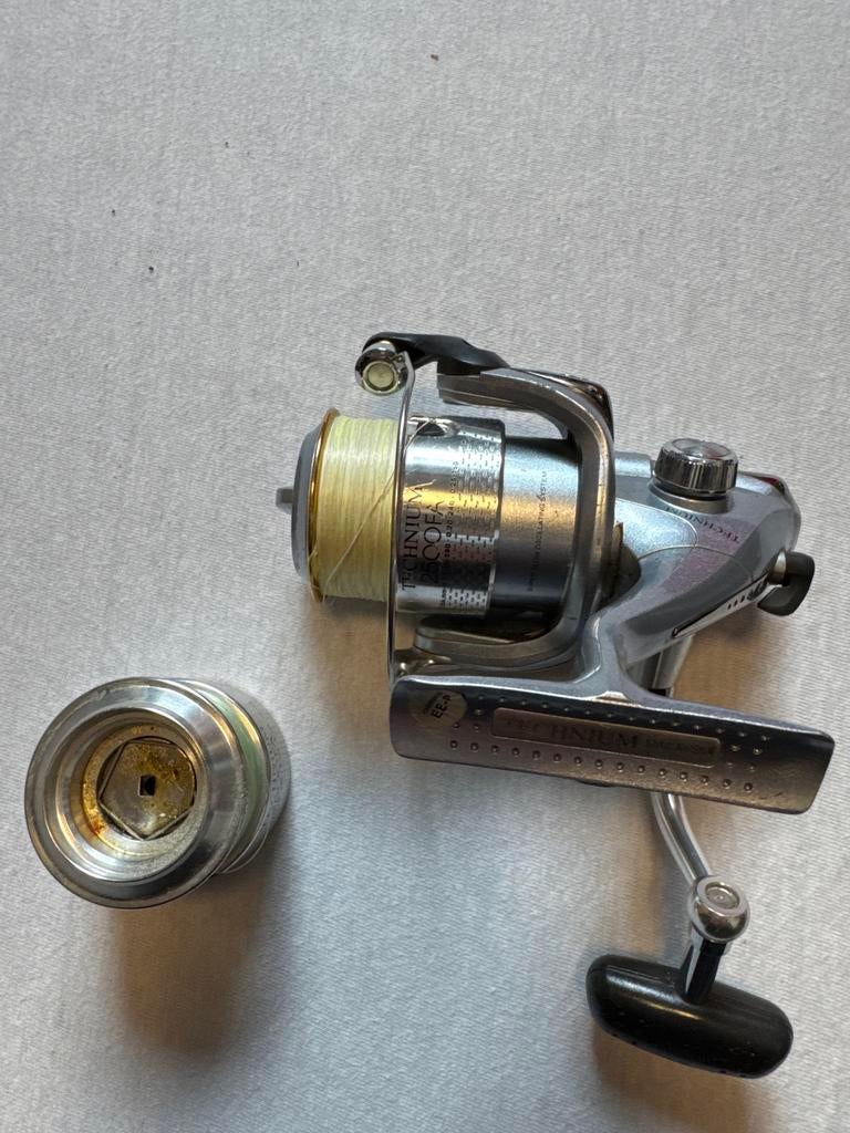 Shimano Technium 2500 FA Molen met Extra Spoel, Ophalen of Verzenden, Gebruikt, Molen