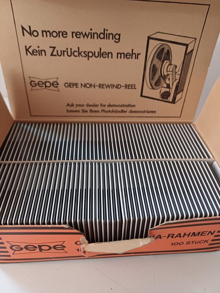 Nieuw Gepe Doos met 100 Diaraampjes 18x24, Audio, Tv en Foto, Ophalen of Verzenden, Nieuw