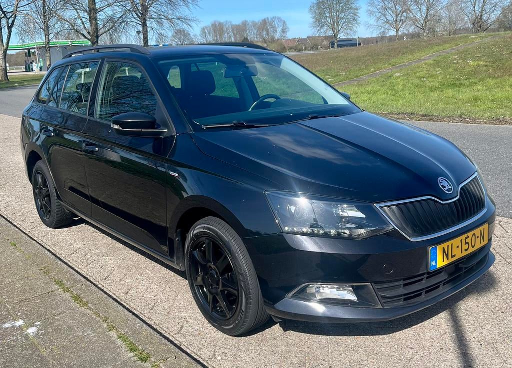 Skoda Fabia 1.2 TSI 1e EIG. BLACK EDITION, Auto's, Stof, 40 €/maand, Zwart, 4 cilinders