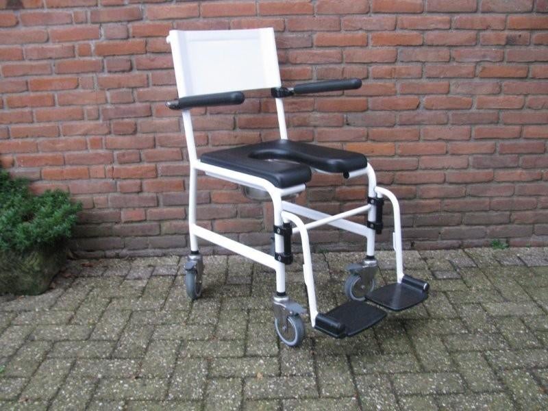 Invacare po douchestoel 46cm RVS po en remmen op 4 wielen, Diversen, Ophalen, Zo goed als nieuw