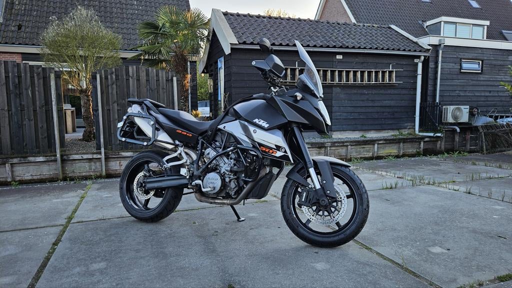KTM SMT 990 uit 2009 - Compleet met koffers en tanktas, Motoren, Motoren | KTM, Particulier, Toermotor