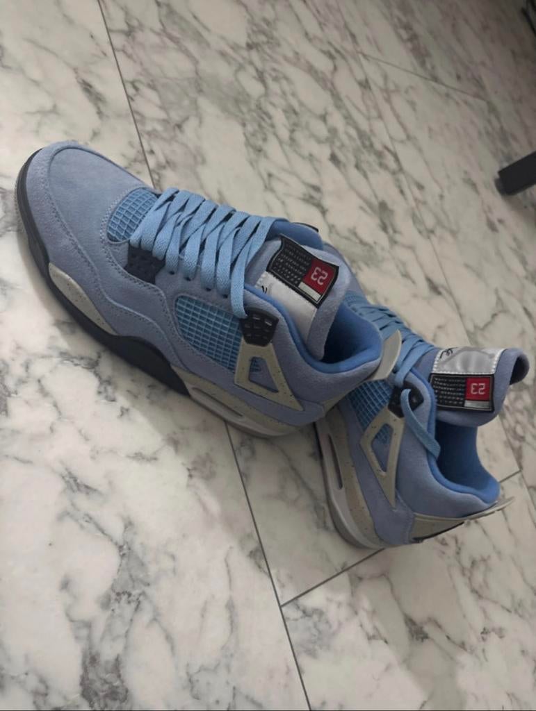 Jordan 4s University blue met doos maat 41, Kleding | Heren, Schoenen, Blauw, Nieuw, Ophalen of Verzenden, Sneakers of Gympen