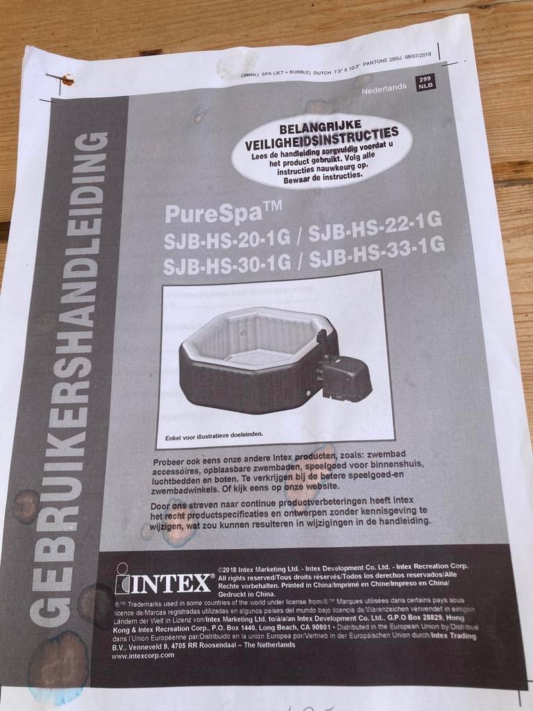 Opblaasbare jacuzzi, Ophalen of Verzenden, Zo goed als nieuw, Pomp