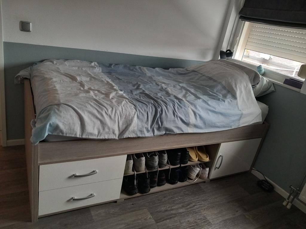 Bed met opbergruimte en bureau, Ophalen