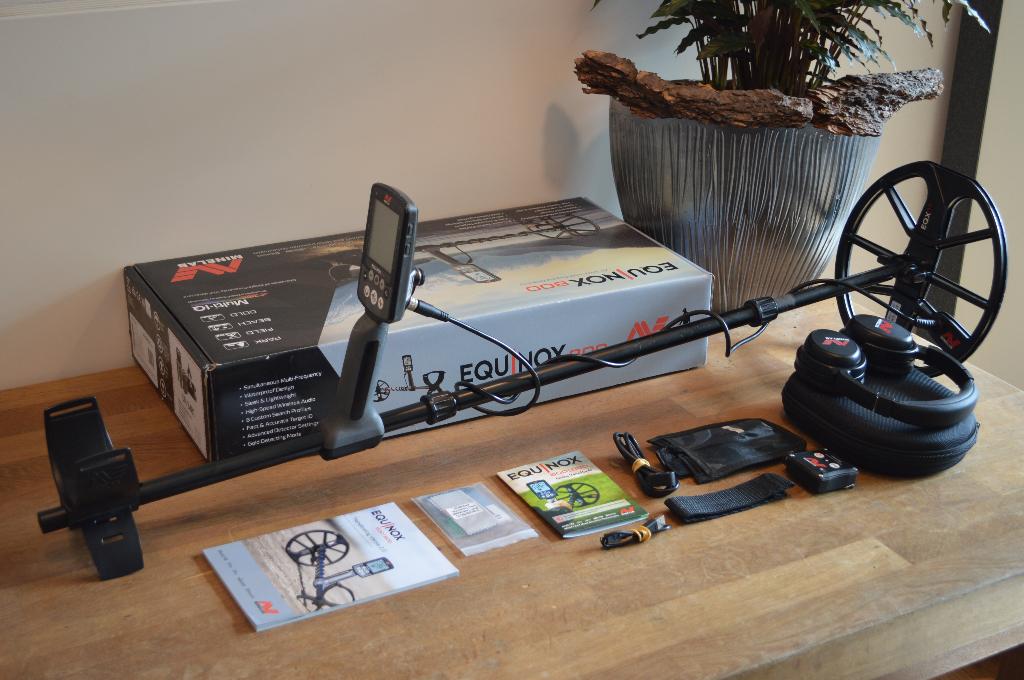 DETECTOR PLAZA: occasion Minelab Equinox 800, Ophalen, Gebruikt, Meer dan 30 cm, Minelab